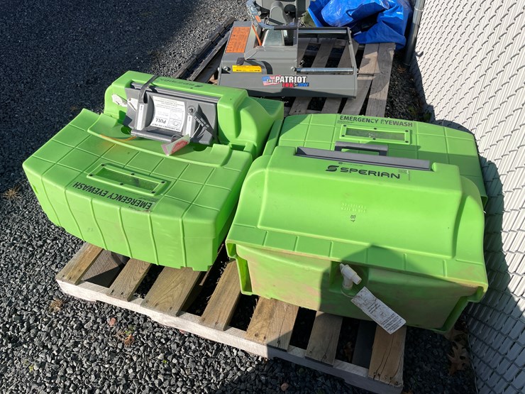 #5682-•-(2)-sperian-emergency-eyewash-stations-image-4