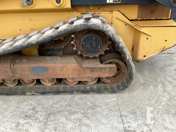 2020-deere-331g-image-11