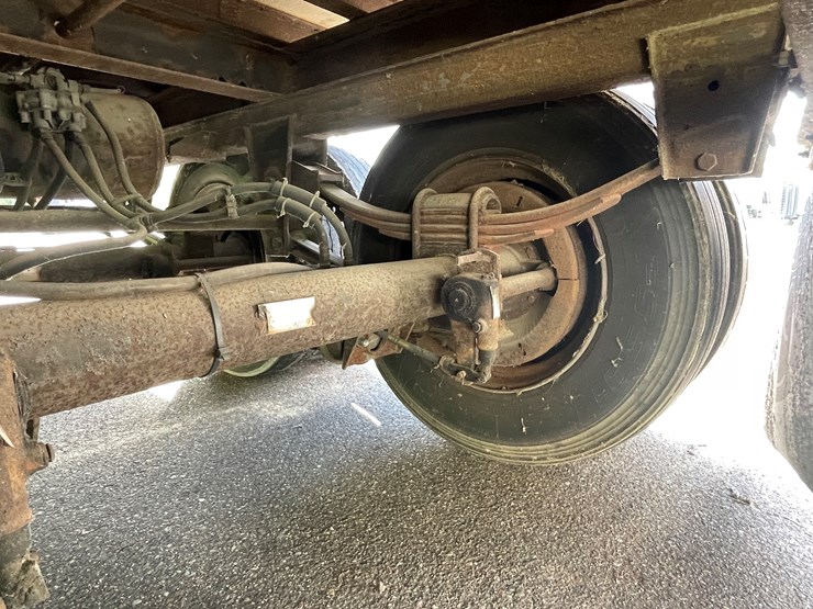 1996-utility-53'-image-34