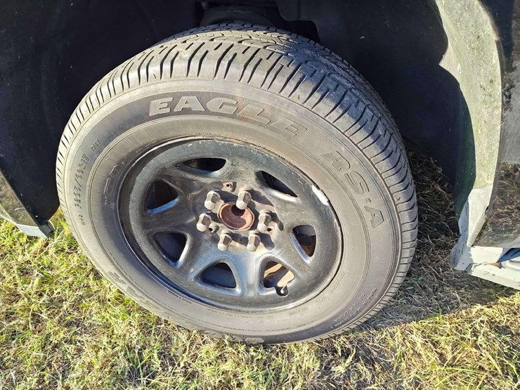 2015-chevrolet-tahoe-image-34