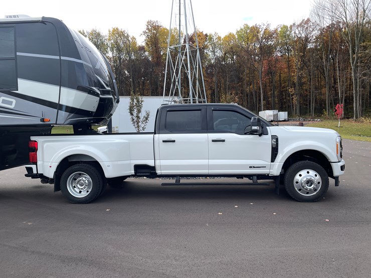 2023-ford-f450-platinum-image-4