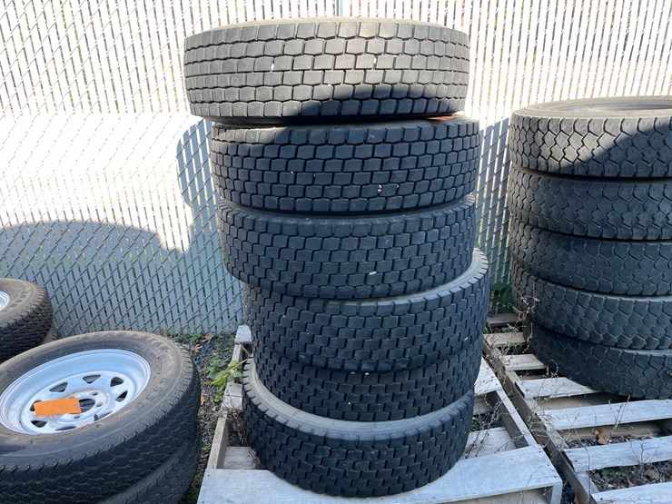 #5703-•-(6)-sampson-gl268d-19.5-tires-image-1