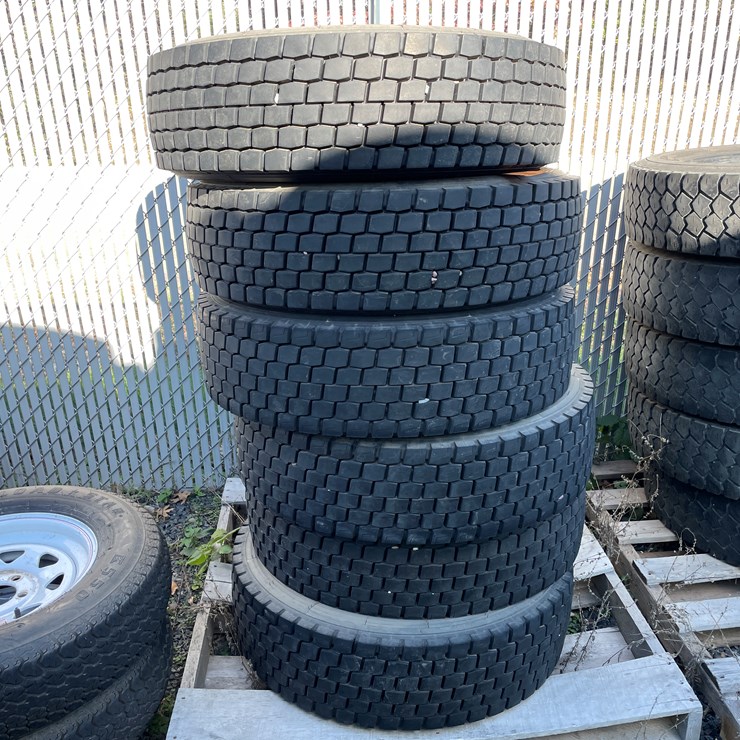 #5703 • (6) Sampson GL268D 19.5 Tires