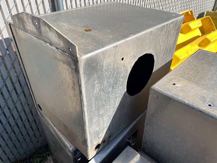 #5696-•-(4)-truck-mount-toolboxes-image-5