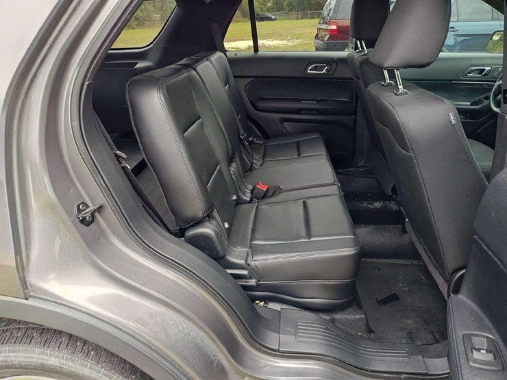 2016-ford-explorer-image-33