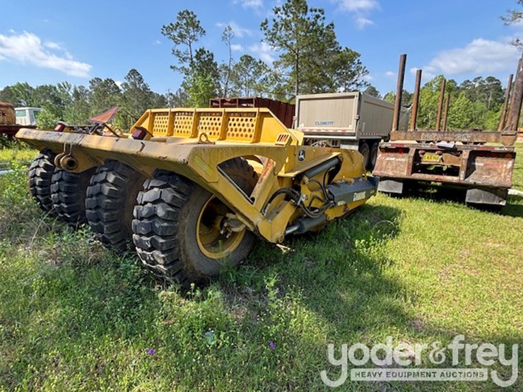 2013-deere-1812c-image-5