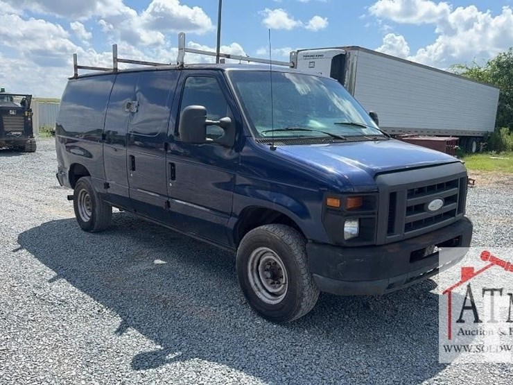 2011-ford-e350-image-2