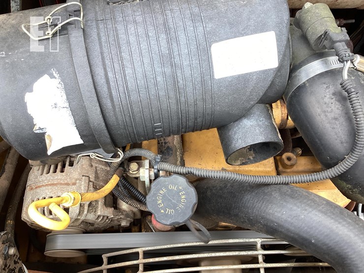 2005-deere-ct322-image-13