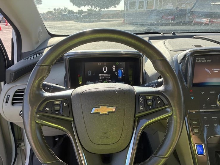 2014-chevrolet-volt-hatchback-image-17