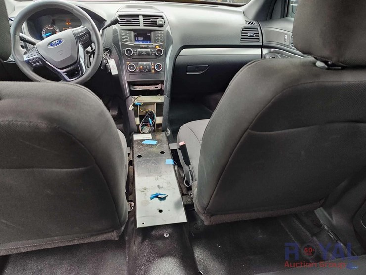 2017-ford-explorer-image-37