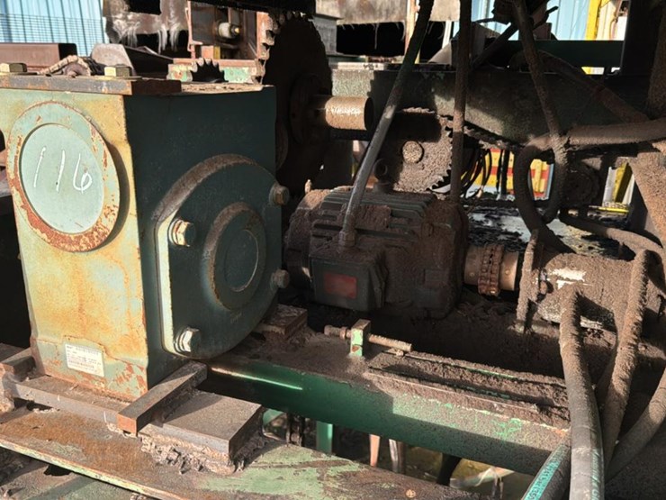 #116-•-debarker-frame-with-hyd.-unit-and-gearboxes-image-10