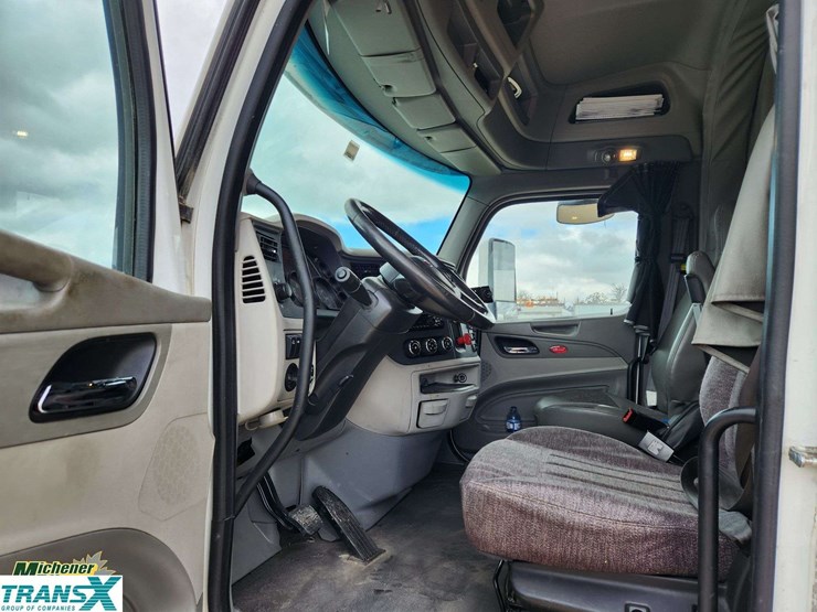 2018-peterbilt-579-image-41
