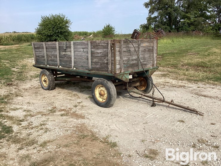 challenger-hoist-wagon-w/john-deere-running-gear-image-3