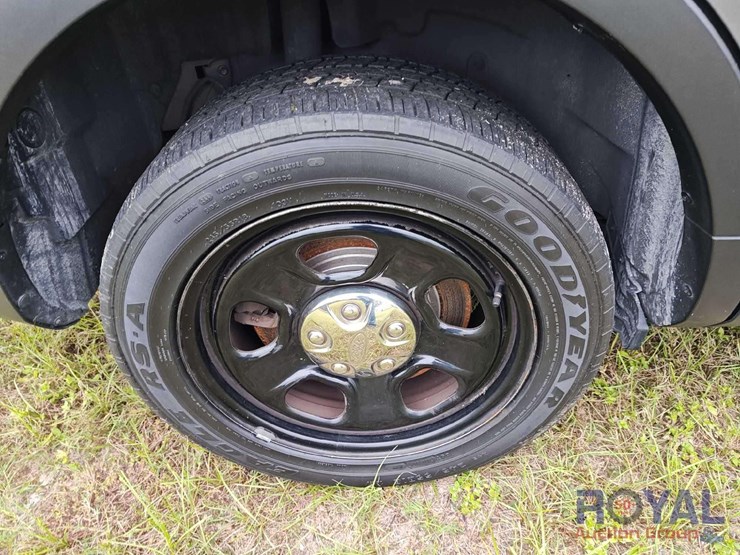 2016-ford-explorer-image-34