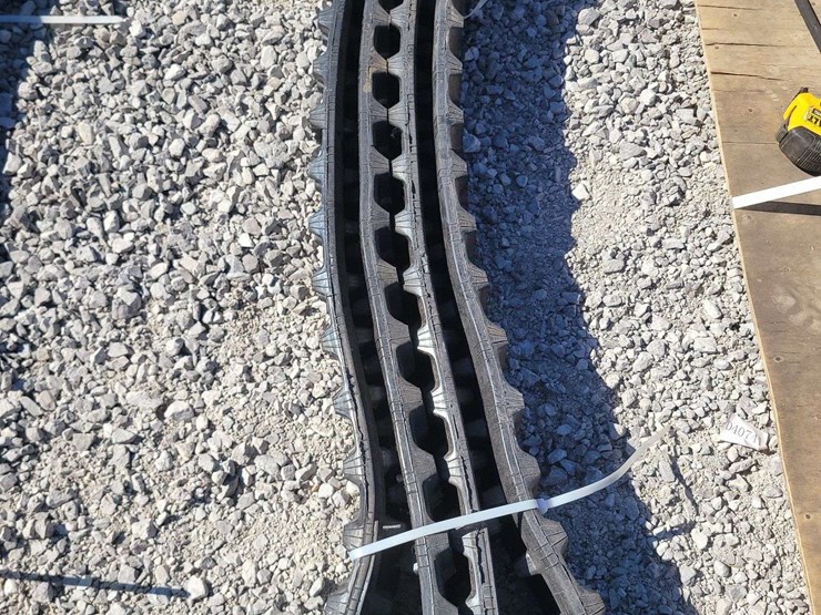 mini-skid-steer-or-excavator-tracks-image-3