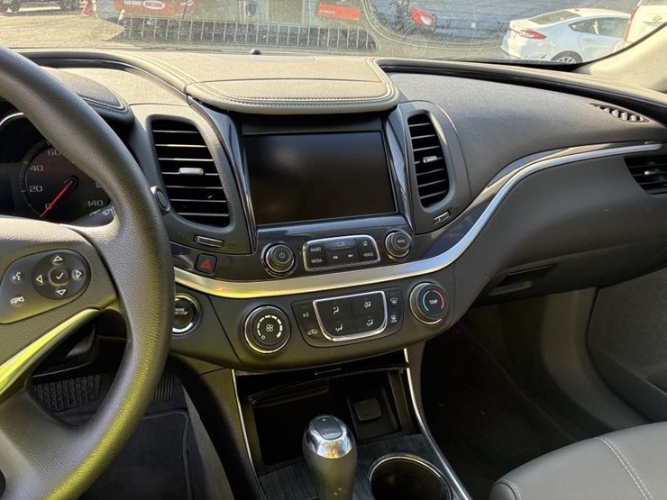 2019-chevrolet-impala-sedan-image-12