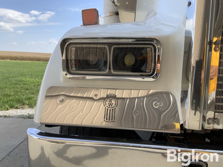 2005-kenworth-w900-image-11