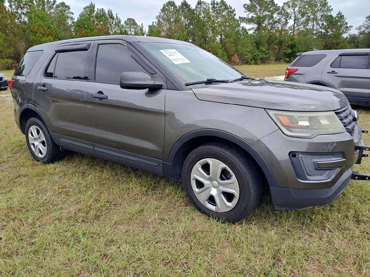 2017-ford-explorer-image-2