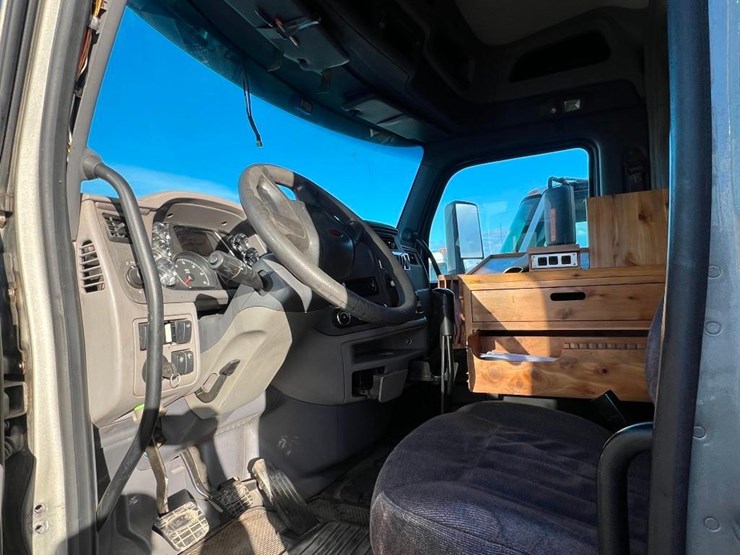 2014-peterbilt-579-image-14