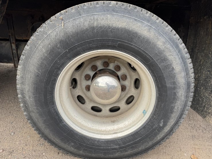 2003-peterbilt-330-image-78