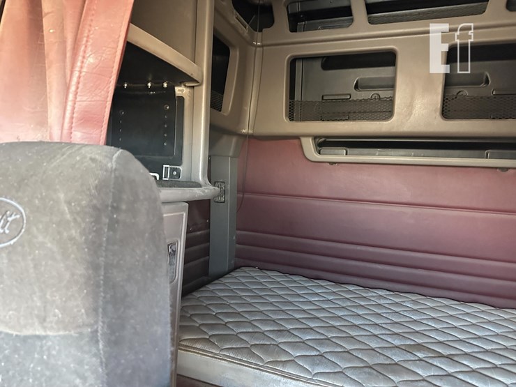 2014-peterbilt-386-image-26