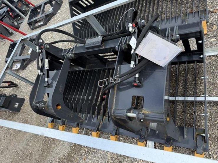 #87-•-72"-heavy-duty-rock-grapple-for-skid-steer-image-2