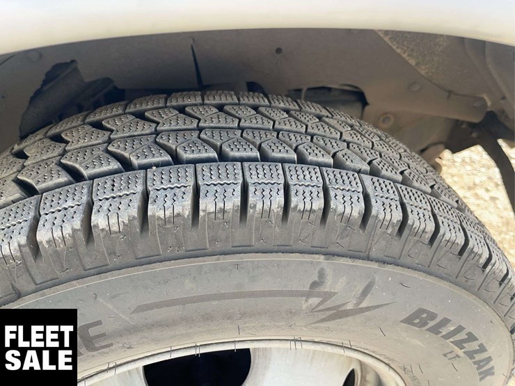 2017-chevrolet-express-s/a-ambulance-image-10