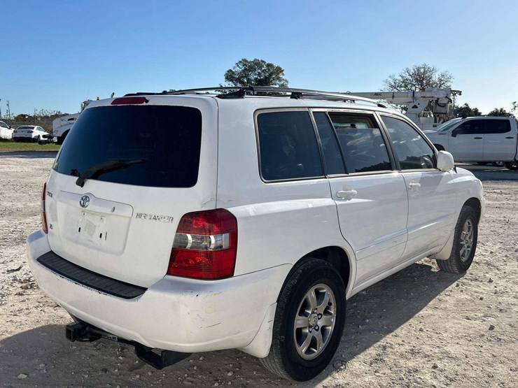 2005-toyota-highlander-image-3