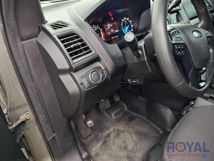 2016-ford-explorer-image-12