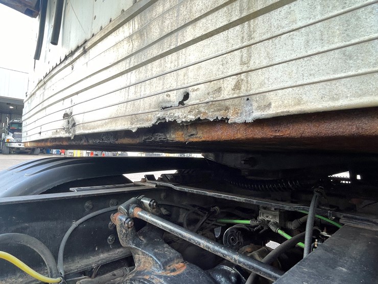 1996-utility-53'-image-16