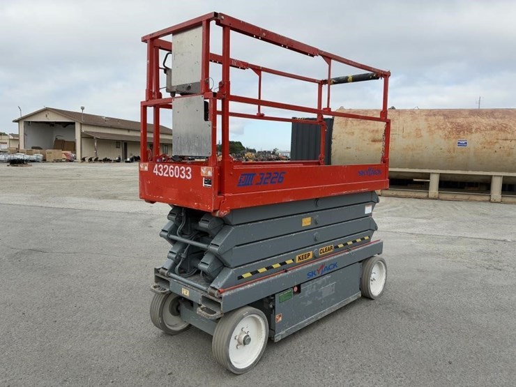 2005-skyjack-sj3226-scissor-lift-image-1