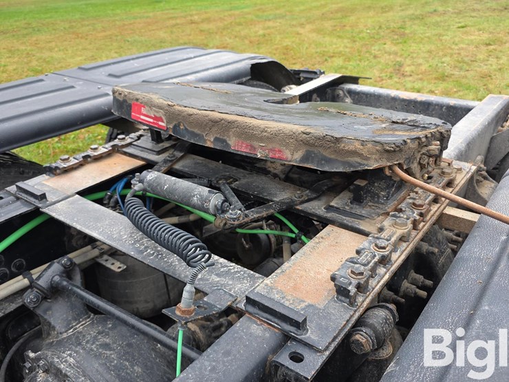 2016-freightliner-cascadia-125-image-19