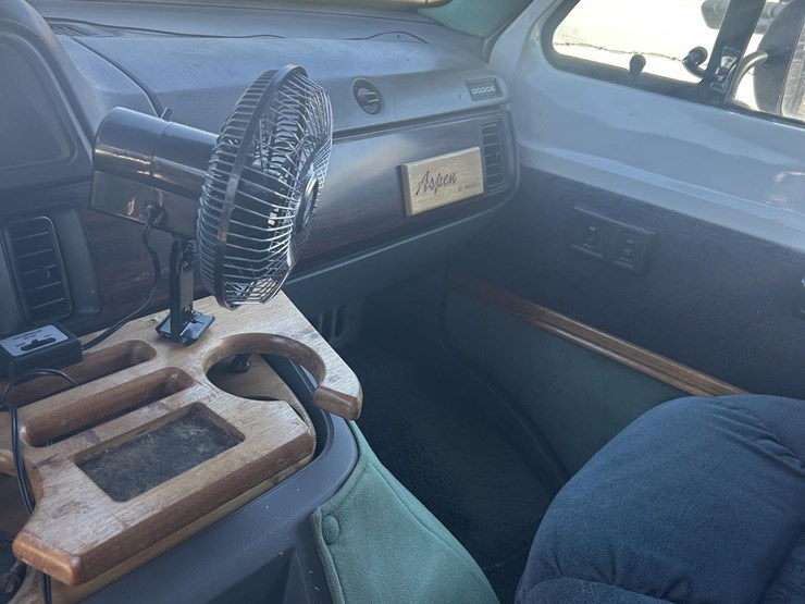 2005-dodge-ram-van-image-11