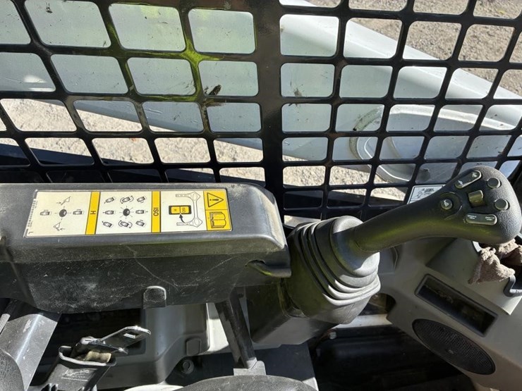 2021-bobcat-s590-image-16