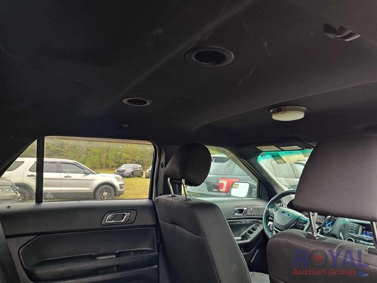 2016-ford-explorer-image-31