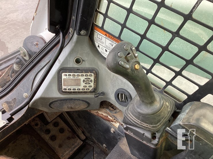 2014-bobcat-t870-image-16
