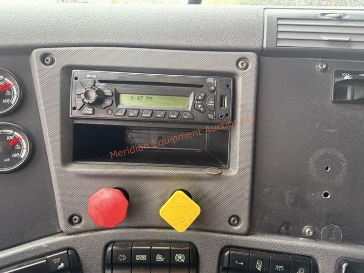 2015-freightliner-cascadia-113-image-46