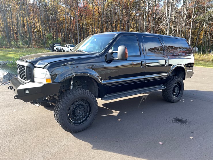 2004-ford-excursion-limited-image-1