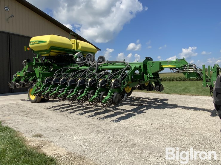 2014-john-deere-1790-image-3