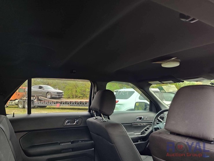 2017-ford-explorer-image-25