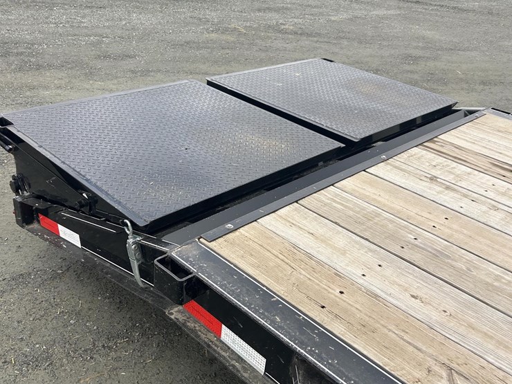 2022-titan-trailer-image-5