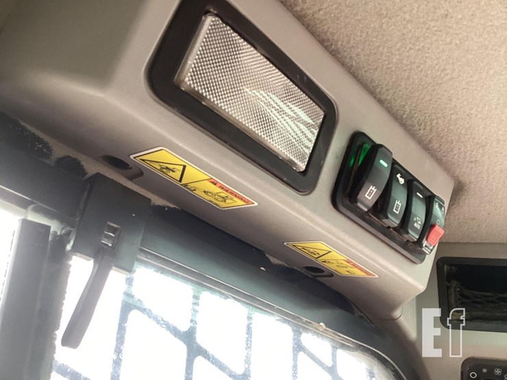 2021-caterpillar-299d3-image-18