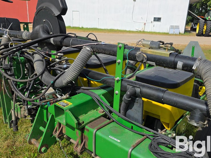 john-deere-7300-image-12
