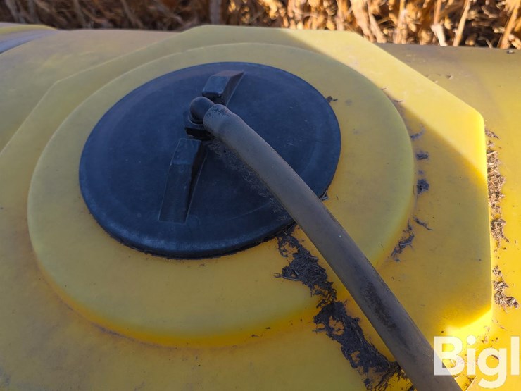 300-gal-front-mount-poly-tank-image-9