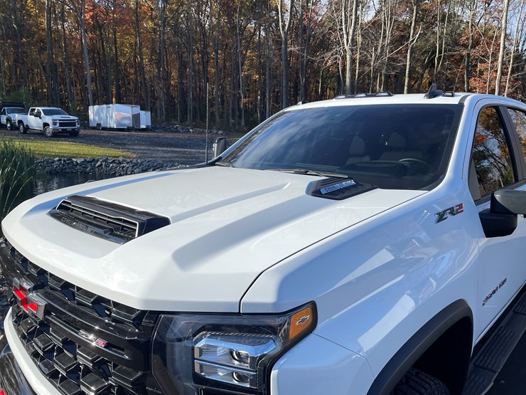 2025-chevrolet-silverado-image-13