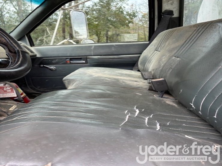 2000-chevrolet-3500-image-9