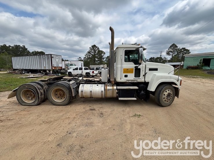 2014-mack-chu613-image-5