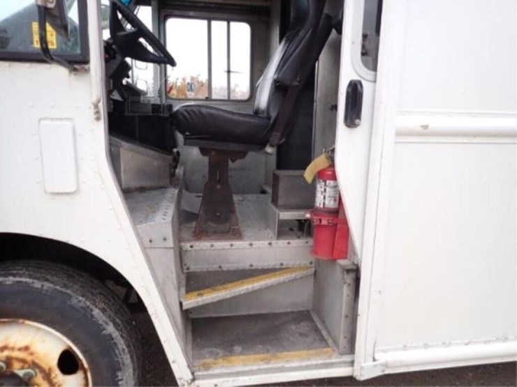 2015-freightliner-mt55-image-10