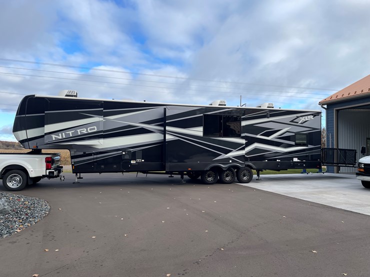 #4502-•-2025-forest-river-xlr-nitro-lux-toy-hauler-(wi-title)-image-6