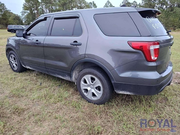 2016-ford-explorer-image-2